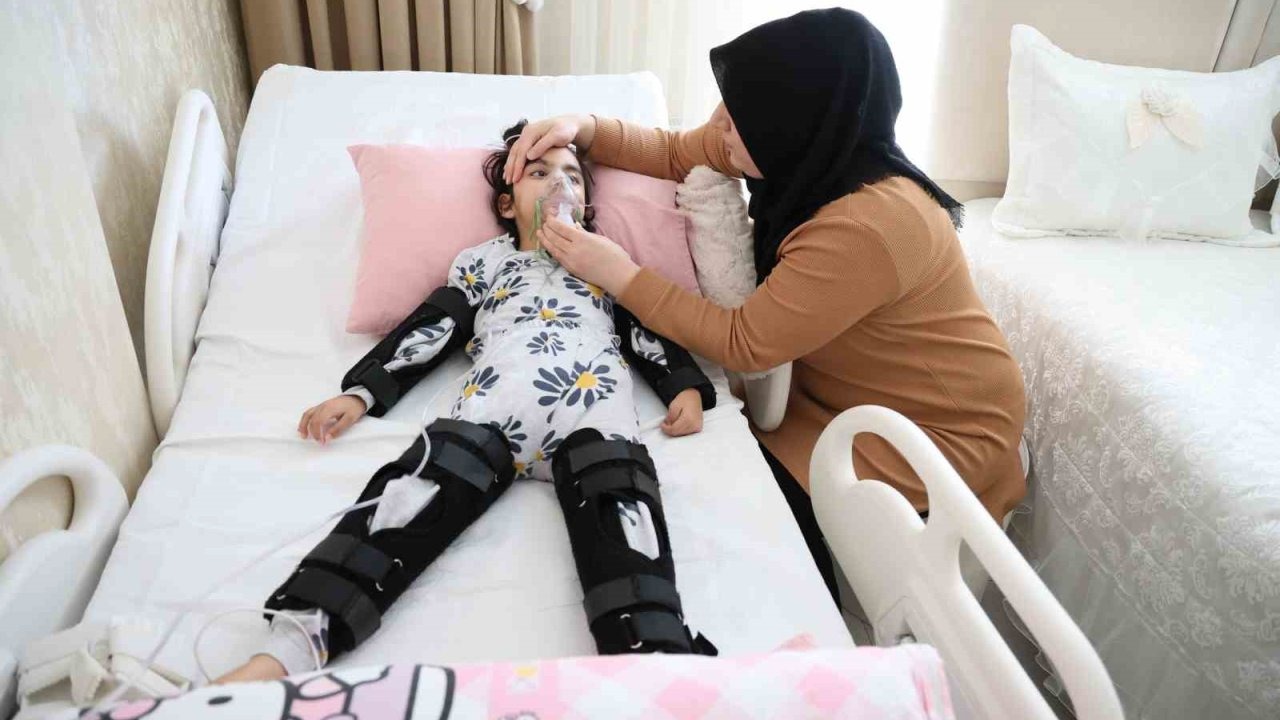 ’Yanlış iğne’ iddiasıyla yatalak olan 4 yaşındaki Mihra yaşam mücadelesi veriyor