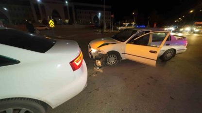 Karaman’da otomobiller çapıştı: 1 yaralı