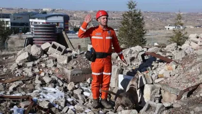 JAKEM’de deprem sonrası umut arayan patiler