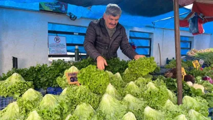 Eskişehir’de dondurucu soğuklar ve sel pazarda etiketleri vurdu