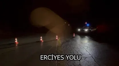 Kayseri-Erciyes yolu kar yağışı nedeniyle trafiğe kapandı