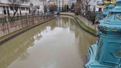Porsuk Çayı kahverengi tonuna büründü