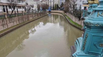 Porsuk Çayı kahverengi tonuna büründü