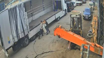 Ayağından vince asılan zihinsel engelli vatandaşın aynı iş yerinde daha önce de darp edildiği ortaya çıktı