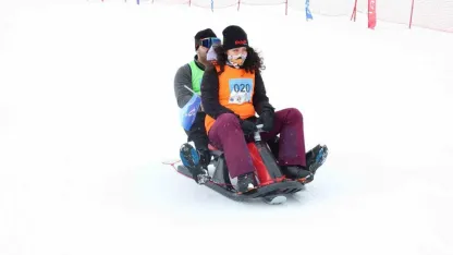 Eşler, Sevgililer Günü’nde birbirini en hızlı çekmek için yarıştı