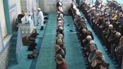 Karaman’da ilk teravih namazında camiler doldu taştı