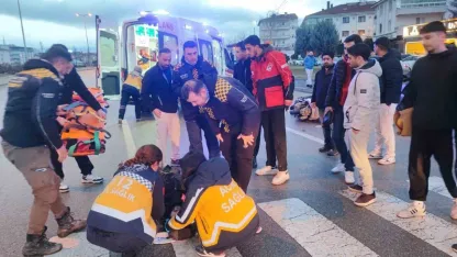 Dengesini kaybeden motokurye yola savruldu