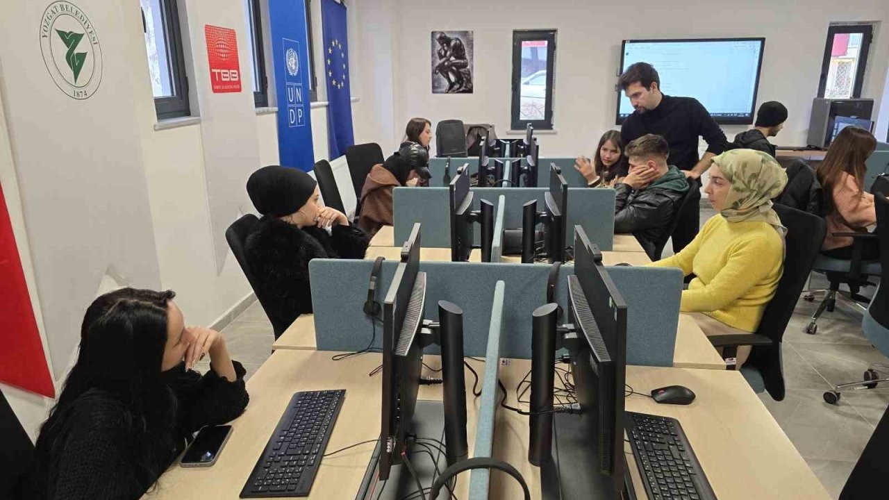 Dijital Gençlik Merkezi yazılım meraklılarına kapılarını açıyor