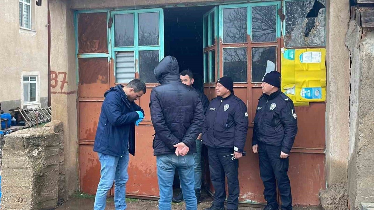 Karaman’da bir kişi evinin deposunda silahla vurulmuş halde bulundu