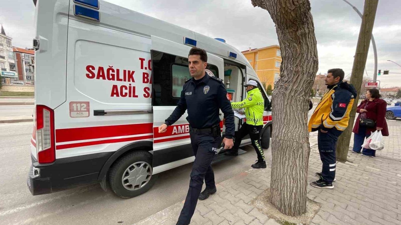 Karaman’da ciple çarpışan motosikletli çocuk sürücü yaralandı