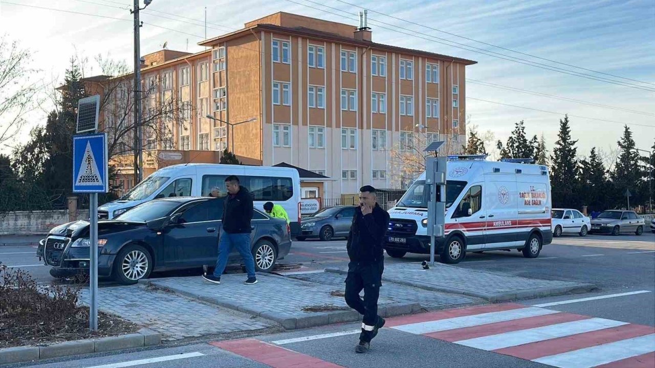 Karaman’da iki otomobil çarpıştı: 1 yaralı