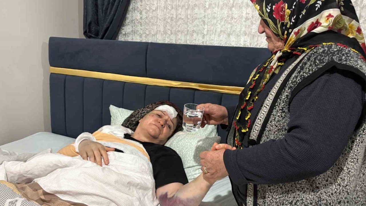 Kayseri’de aracın, refüjdeki yayaların arasına daldığı kazada kamerada