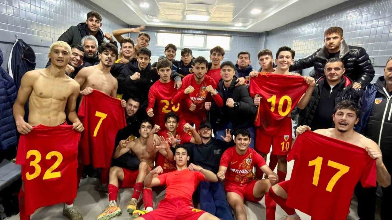 Kayserispor U19 PAF takımı geriden gelerek kazandı