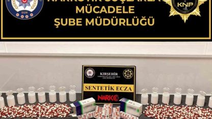 Polis durdurduğu araçta uyuşturucu ele geçirdi