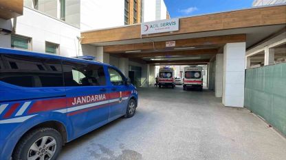 Karaman’da motosiklet şarampole devrildi: 2 yaralı