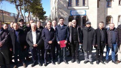 Saldırıya uğrayan okul müdürüne destek verdiler