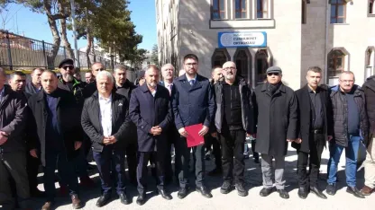 Saldırıya uğrayan okul müdürüne destek verdiler