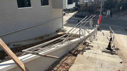 Ankara’da kamyonet devrildi: 1 yaralı