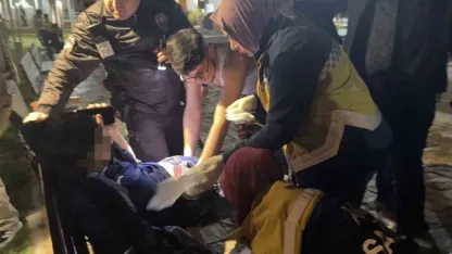 Parkta bıçaklanan çocuk ağır yaralandı