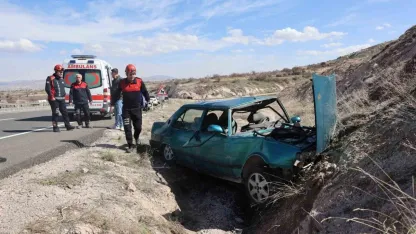 Fiat Tofaş otomobil karşı şeride geçti: 1 yaralı