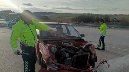 Otomobil tırla çarpıştı: 2 yaralı