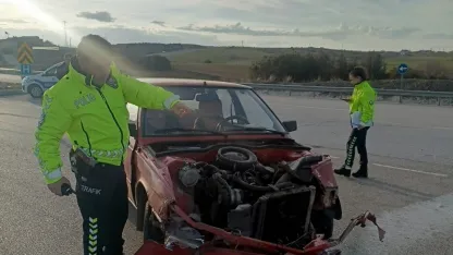 Otomobil tırla çarpıştı: 2 yaralı