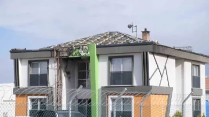 GES santralindeki idari binanın çatısında çıkan yangın söndürüldü