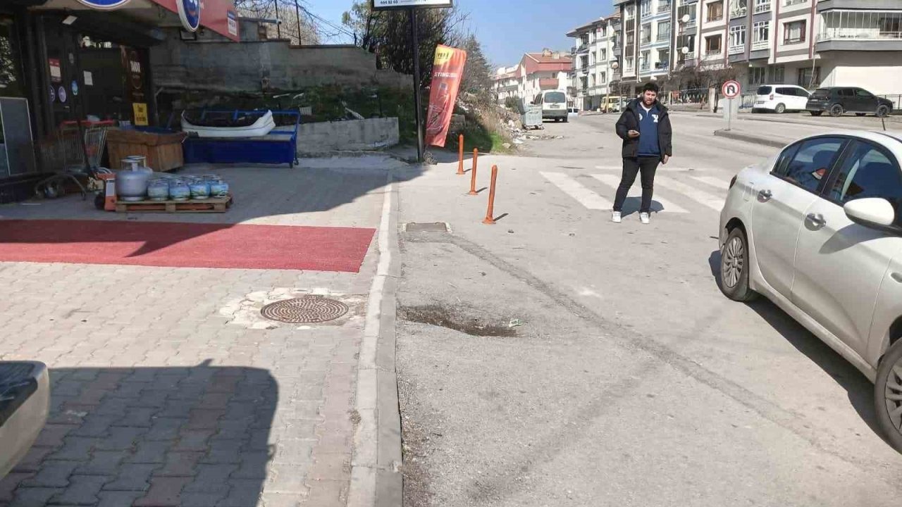 Ankara’da husumetlisini öldüresiye darp eden 3 saldırgan kameraya yansıdı