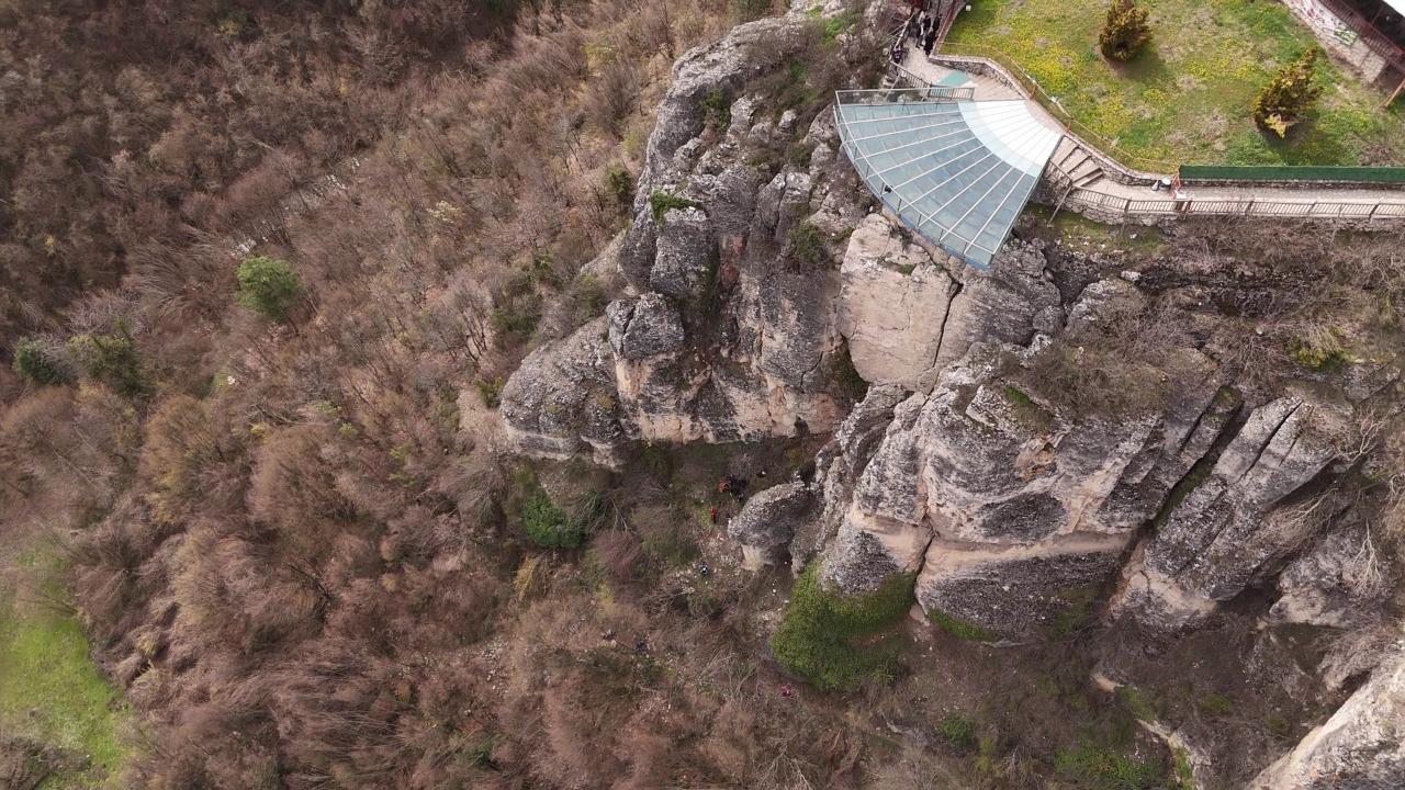 Cam Terasta Feci Olay: 21 Yaşındaki Üniversite Öğrencisi Hayatını Kaybetti