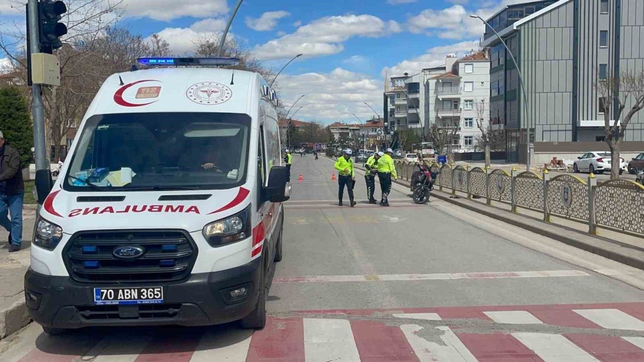 Cipe arkadan çarpan motosikletli genç yaralandı