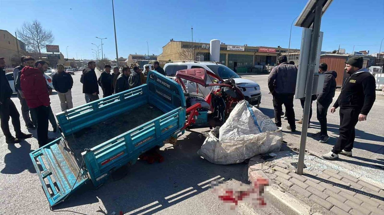 Karaman’da bir kişinin ağır yaralandığı kaza anı kamerada