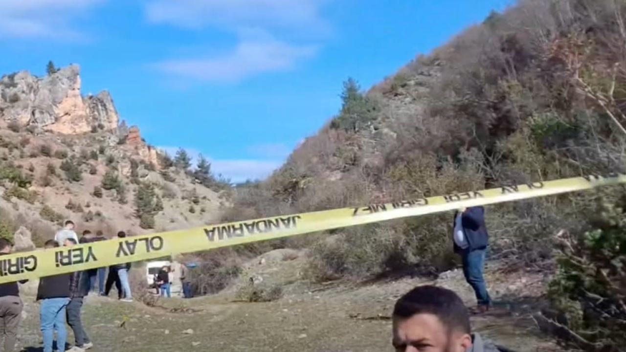 Kayıp 2 Yaşındaki Çocuk Dağın Zirvesinde Sağ Bulundu