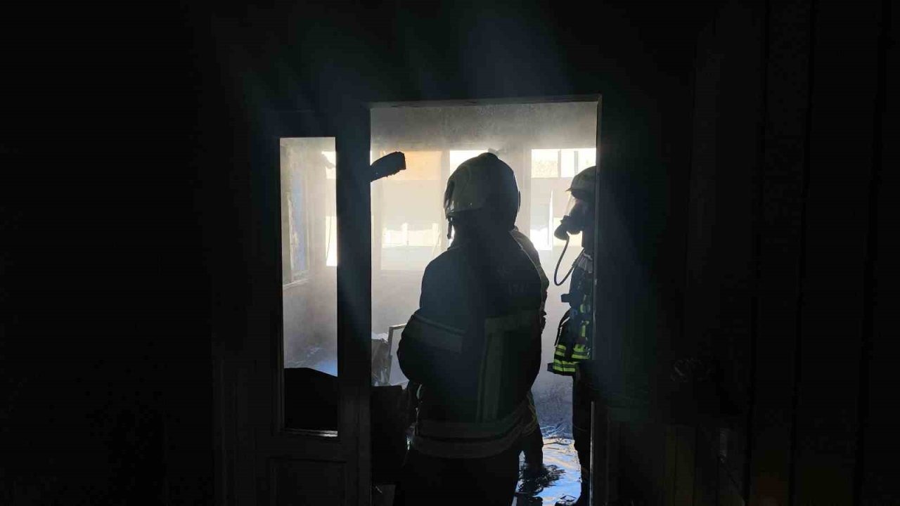 Kayseri’de apartman yangını ekiplerce söndürüldü