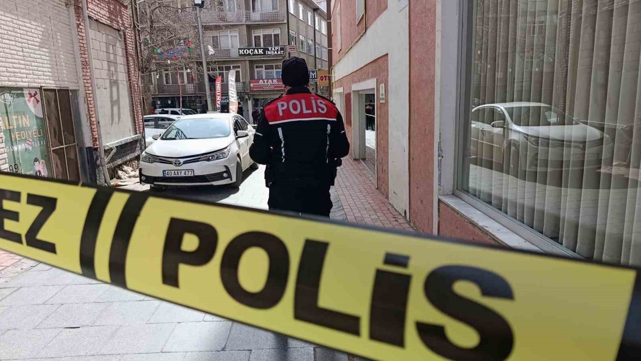 Kırşehir’de husumetli kavgası: Kahvehaneye kurşun sıktı, 2 kişi yaralandı
