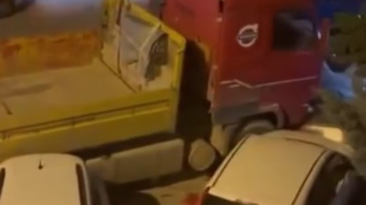 Park halindeki 9 araca çarpan tır maddi hasara neden oldu