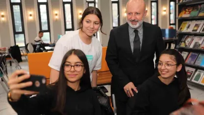 Başkan Çolakbayrakdar: "Hizmetlerimizle okuyan bir nesil yetiştiriyoruz"