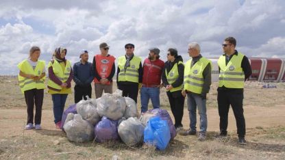 Karaman’da "Bugün temizle, yarın nefes al" sloganıyla doğaya atılan çöpler toplandı