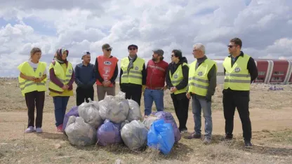 Karaman’da "Bugün temizle, yarın nefes al" sloganıyla doğaya atılan çöpler toplandı