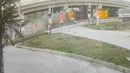 Tır otomobile çarptı: 1 ölü