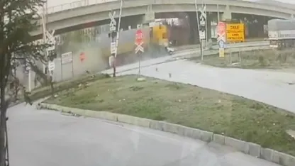 Tır otomobile çarptı: 1 ölü