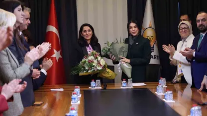 AK Parti’de devir teslim: Nilhan Ayan göreve başladı