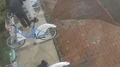 Belediyenin bisikletlerine böyle zarar verdiler