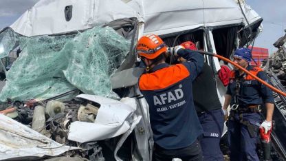 Kırşehir’de zincirleme kaza: 1’i ağır 5 yaralı