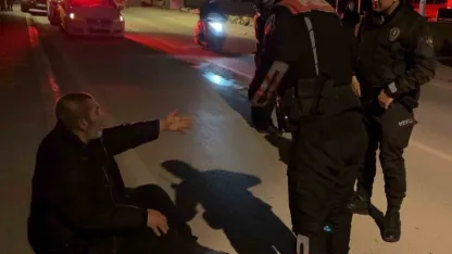 Husumetli komşular arasında mahkeme kararı sonrası kavga: 2 yaralı