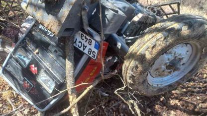Traktör devrildi, 2 kardeşten 1’i öldü