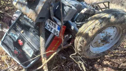 Traktör devrildi, 2 kardeşten 1’i öldü