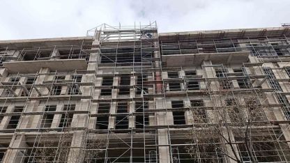 Kırşehir’de 3 işçi maaşlarını alamadıkları iddiasıyla inşaata çıktı