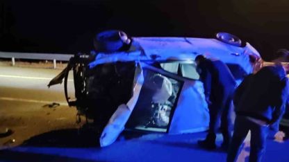 Kontrolden çıkan otomobil yan yattı