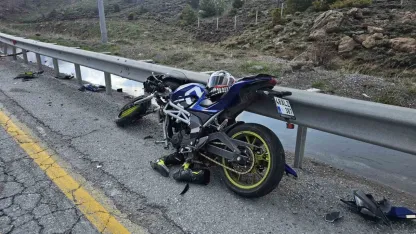 Motosiklet bariyere çarptı: 1 yaralı