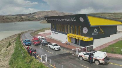 Barajda sörfleri alabora olan 2 kişi kurtarıldı